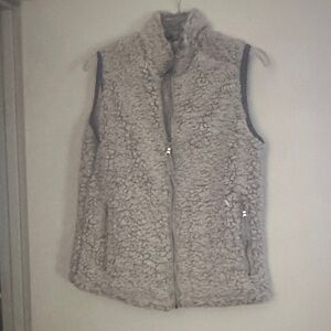 Cozy Women's Sherpa Zip Vest - Cream